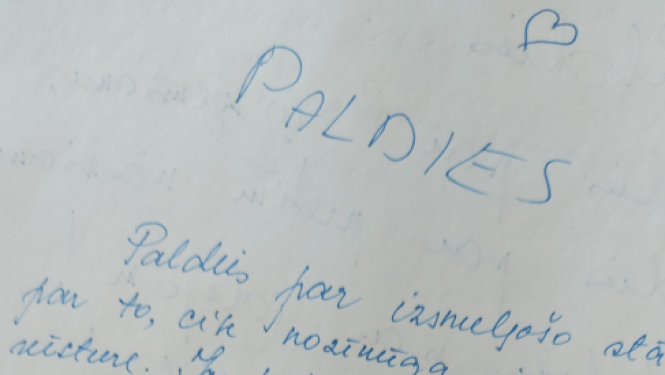Muzeja "Pikšas" viesu grāmatā veiktie paldies ieraksti ar zilas krāsas tinti