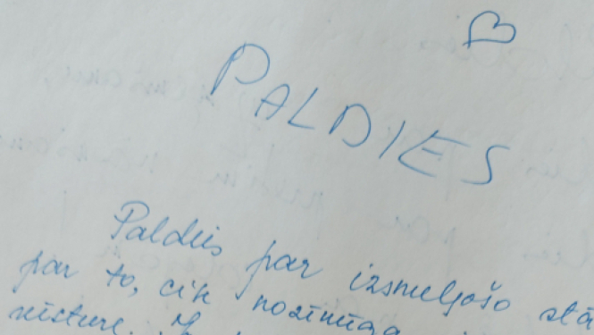 Muzeja "Pikšas" viesu grāmatā veiktie paldies ieraksti ar zilas krāsas tinti