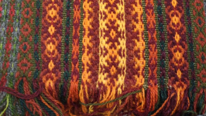 izklāta raiba jostu sega