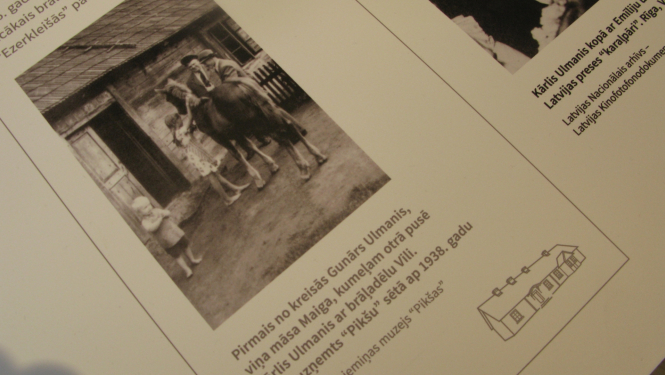 Kārlis Ulmanis dzimtajās mājās ‘’Pikšas’’ 1938. gadā