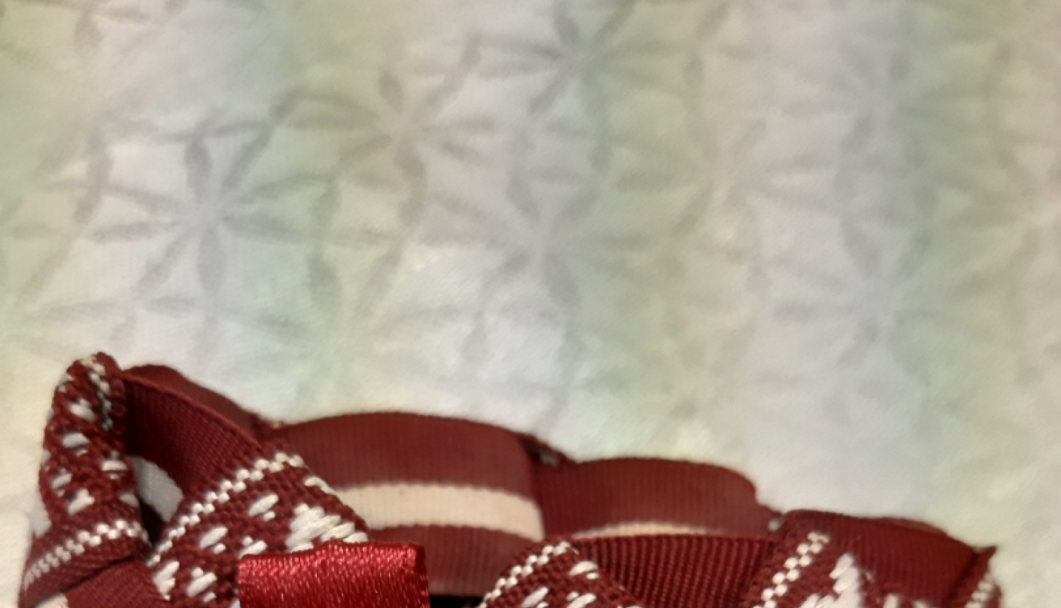 Dažādas sapītas lentītes Latvijas krāsās