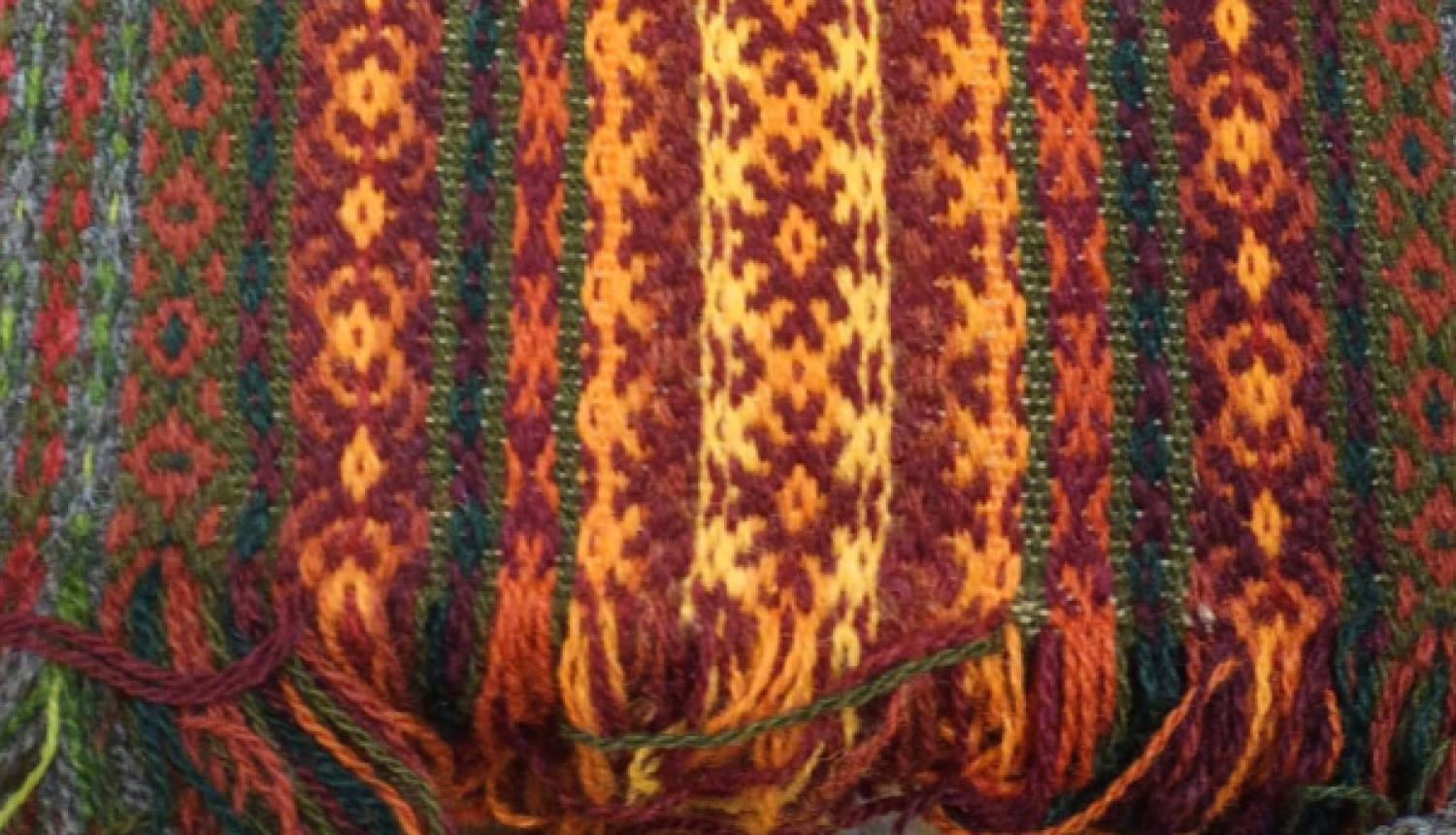 izklāta raiba jostu sega